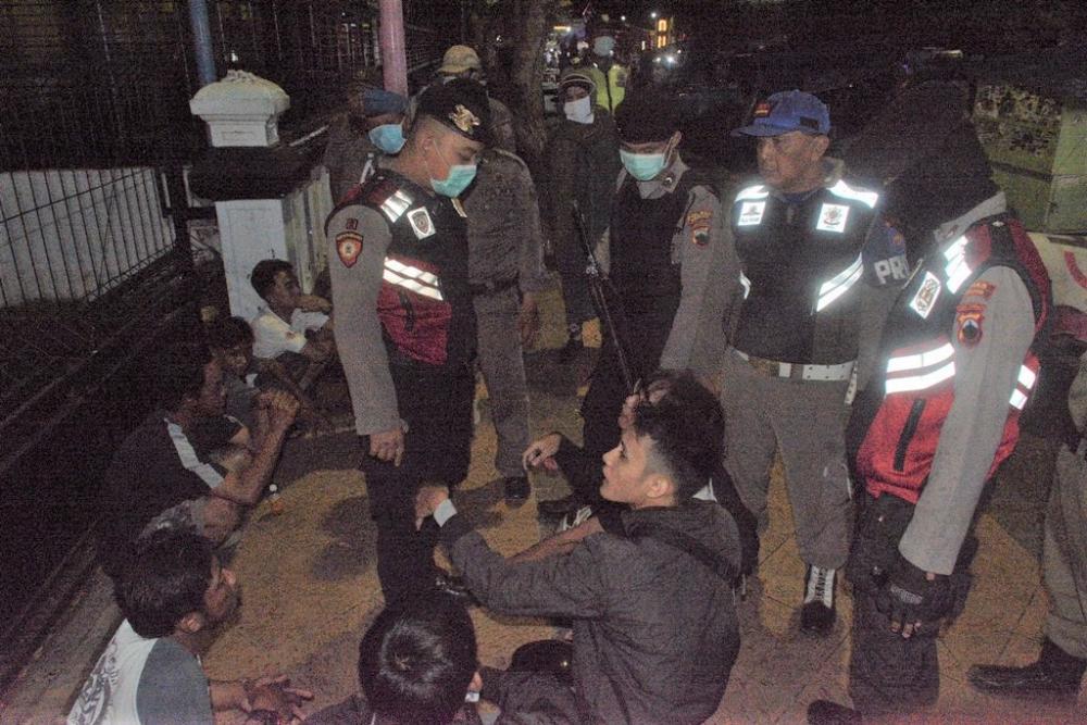 OPERASI PELAJAR YANG KELUAR RUMAH