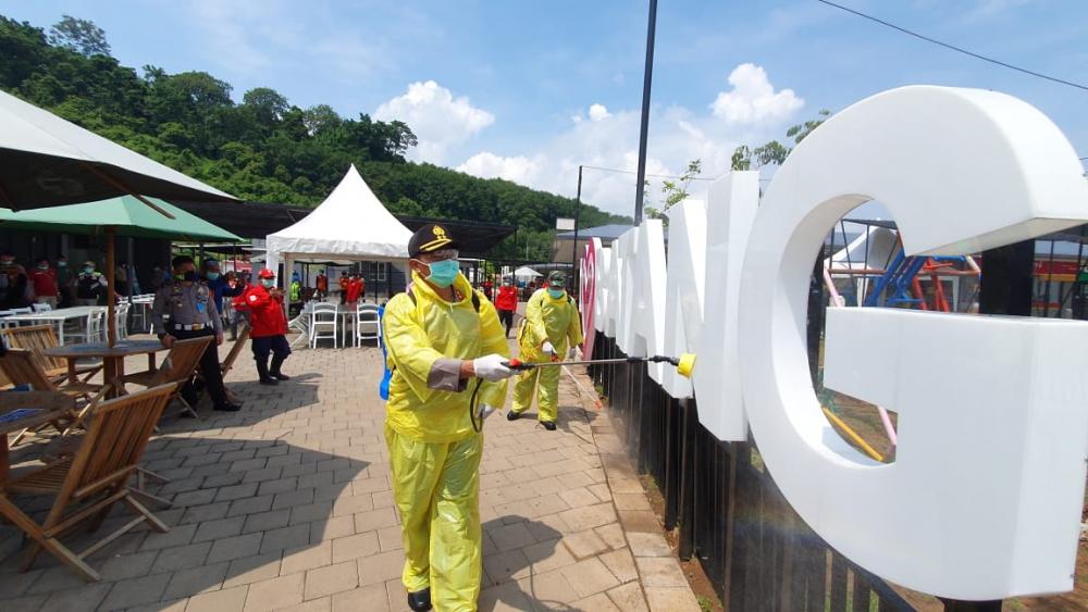 Polres Batang dan Kodim 0736 Batang Lakukan Penyemprotan Disinfektan Serentak