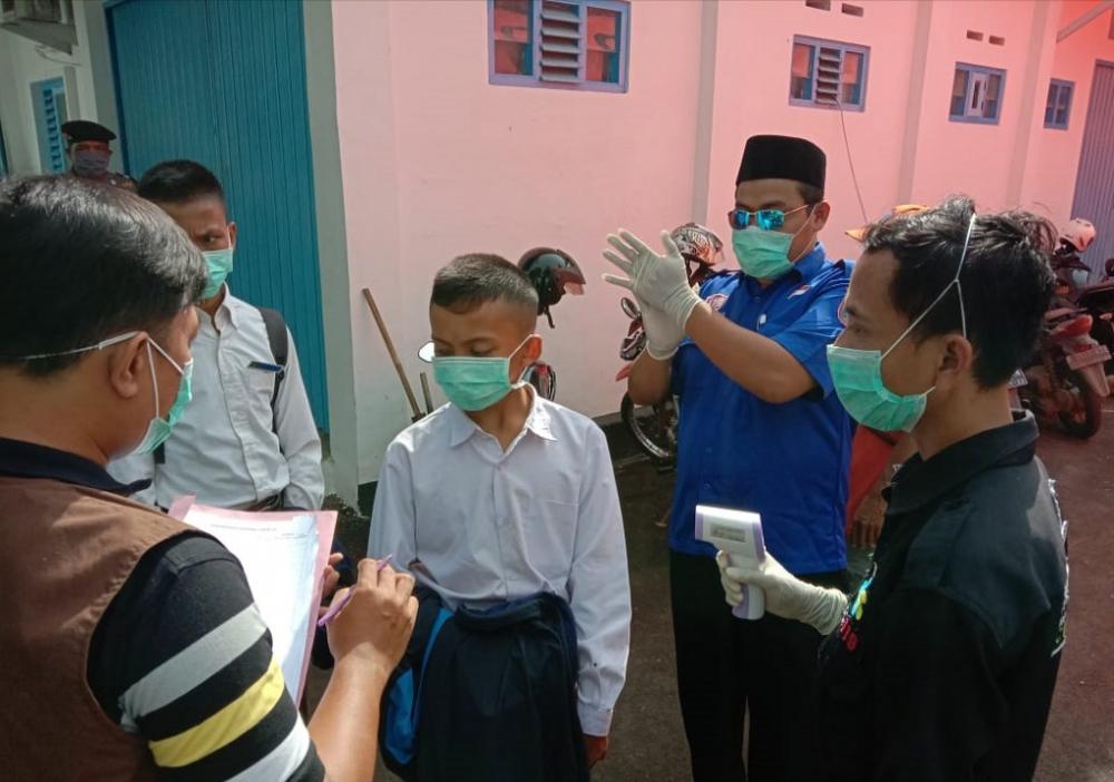 CEK KESEHATAN SANTRI