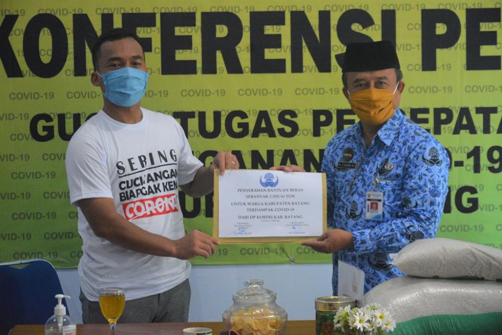 Korpri Batang Berikan Bantuan Untuk Warga Terdampak Covid-19