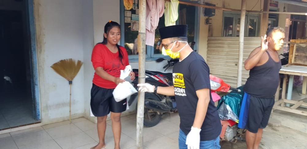 Bupati Batang Bagikan 2.000 ekor Ikan Bandeng Untuk Warga Terdampak Covid-19