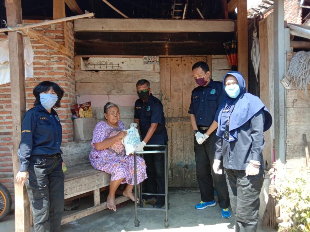 Tebar Berkah Ramadan dengan Berbagi untuk Warga Terdampak Covid-19