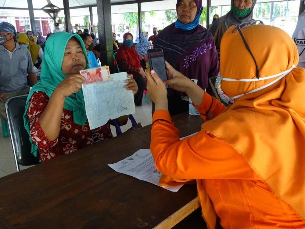 GUNAKAN APLIKASI POS GIRO