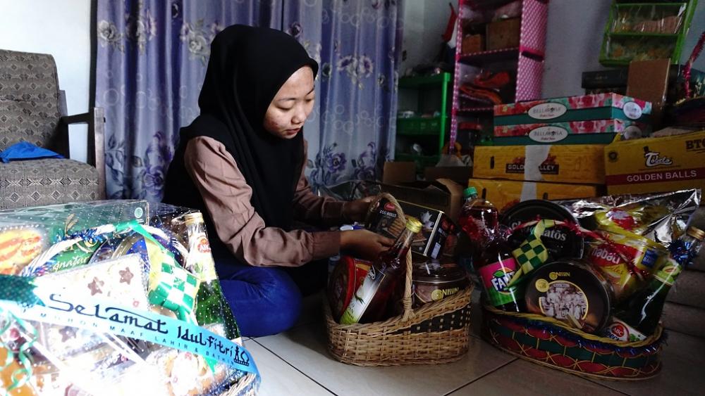 Jelang Lebaran, Pengusaha Parcel di Batang Banjir an