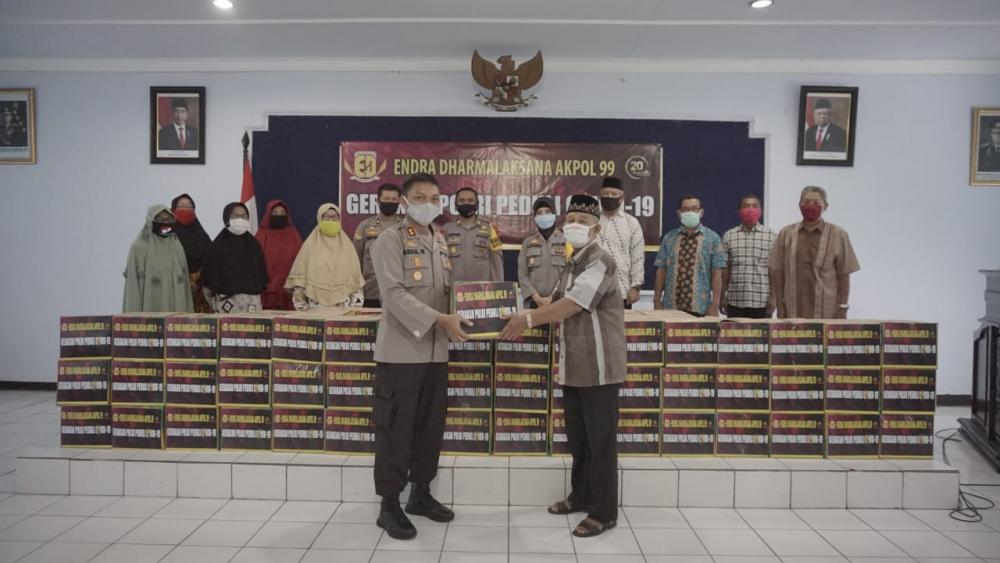 Alumni Akpol 1999 Bagikan Ribuan Paket Sembako di Jawa Tengah