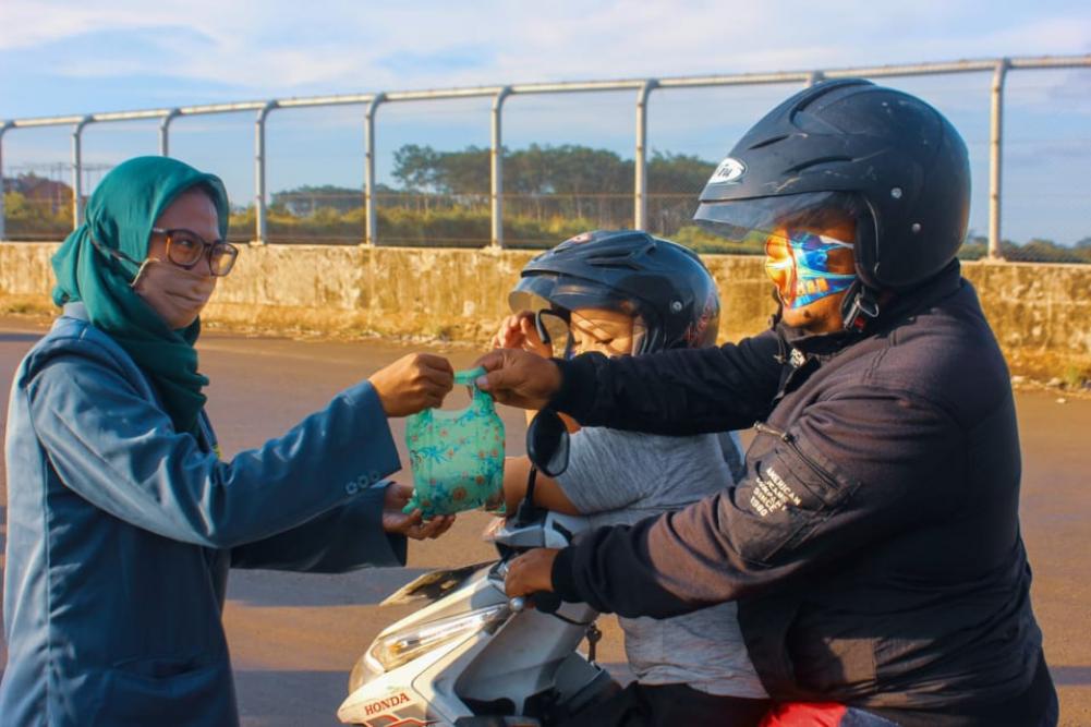 IPNU IPPNU Batang, Bagikan Takjil dan Berikan Santunan Anak Yatim