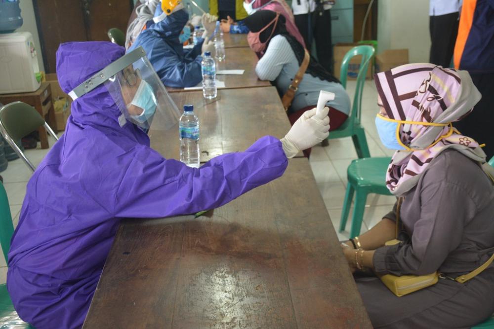 CEK SUHU TUBUH PEDAGANG