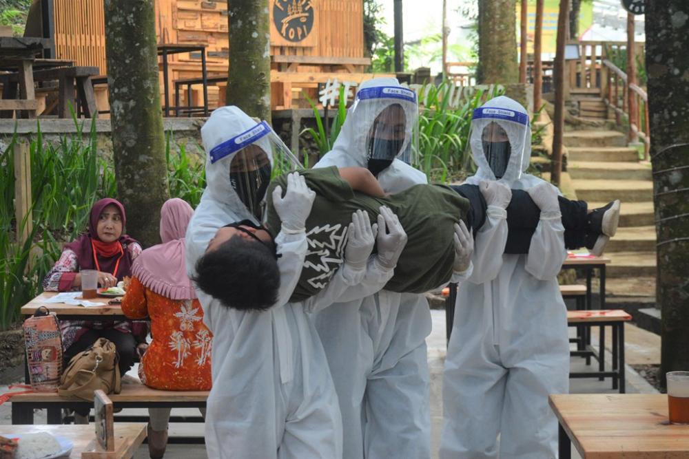 PERTOLONGAN PERTAMA UNTUK PENGUJUNG PINGSAN