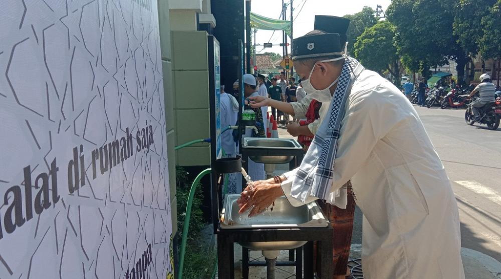 CUCI TANGAN SEBELUM MASUK MASJID