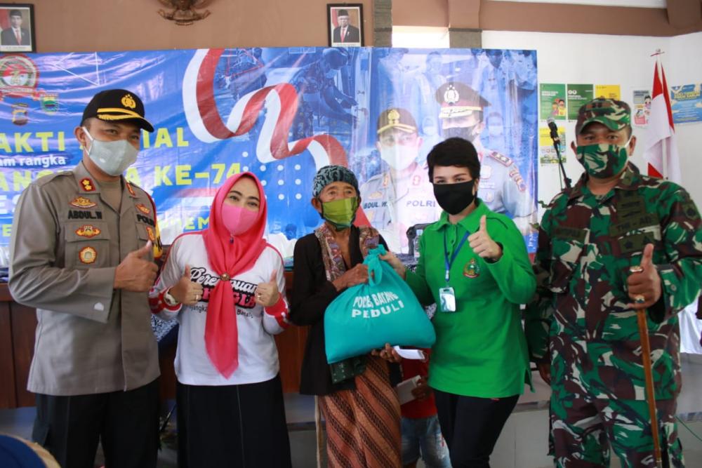 HUT Bhayangkara, Polres Batang Bagikan Sembako