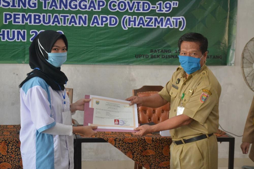 Lewat Pelatihan Refocusing Covid-19, Disnaker Batang Produksi APD Untuk Tenaga Hb Medis