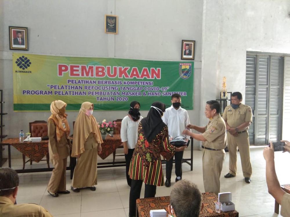 Disnaker Batang Buka Pelatihan Pembuatan Masker Dan Hand Sanitizer