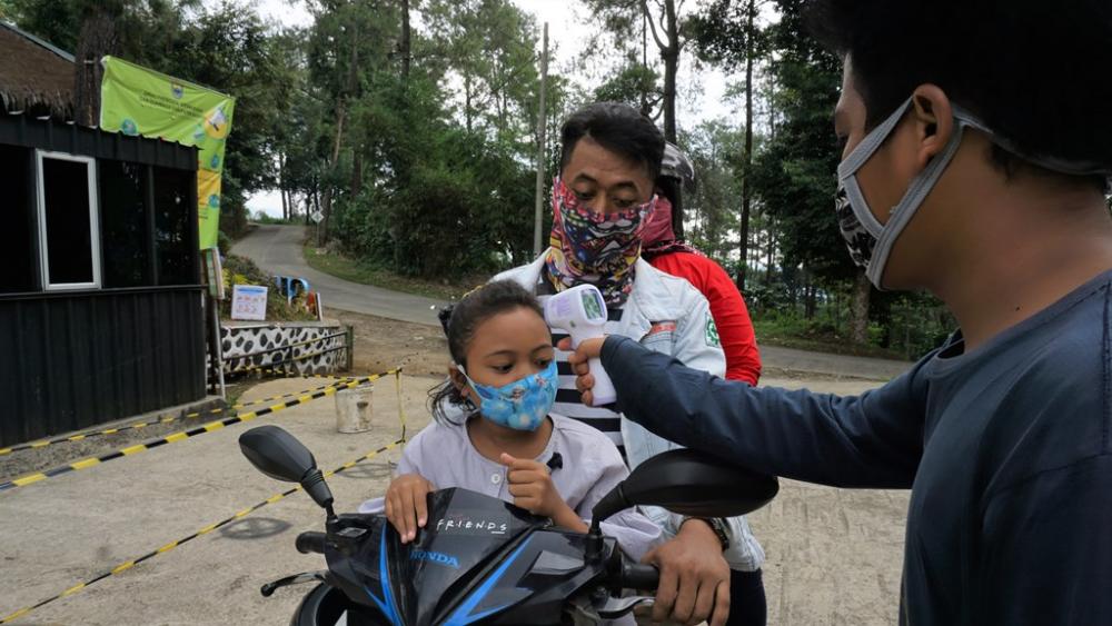 CEK SUHU BAGI PENGUJUNG WISATA