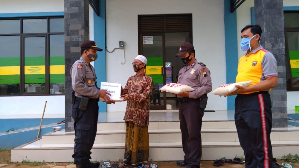 Kunjungi Pesantren untuk Dekatkan Polsek dengan Santri