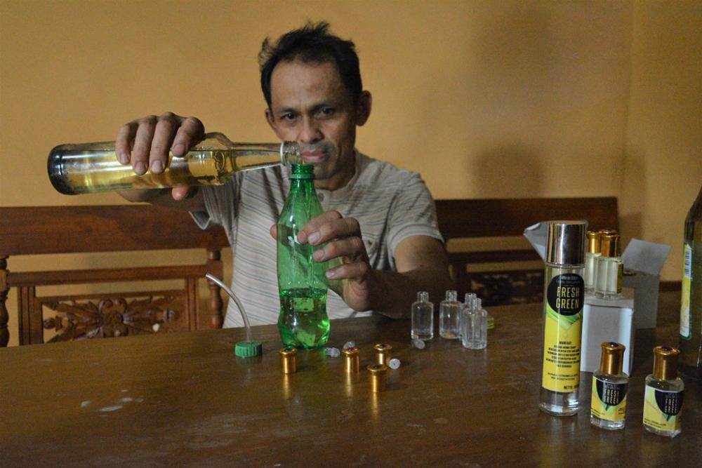 Kreativitas Masyarakat Desa Sodong Batang, Membuat Minyak Herbal Dari Daun Serai