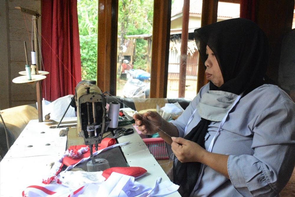 PASANG BENANG MERAH PUTIH