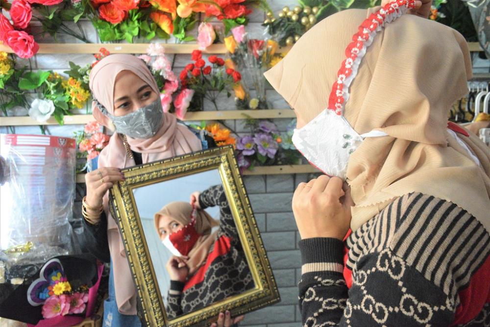Masker Merah Putih Meriahkan Peringatan Ulang Tahun ke-75 RI di Batang