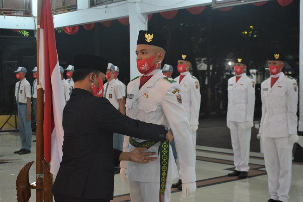 Pemkab Batang Mengukuhkan 9 Anak Menjadi Pasukan Paskibraka