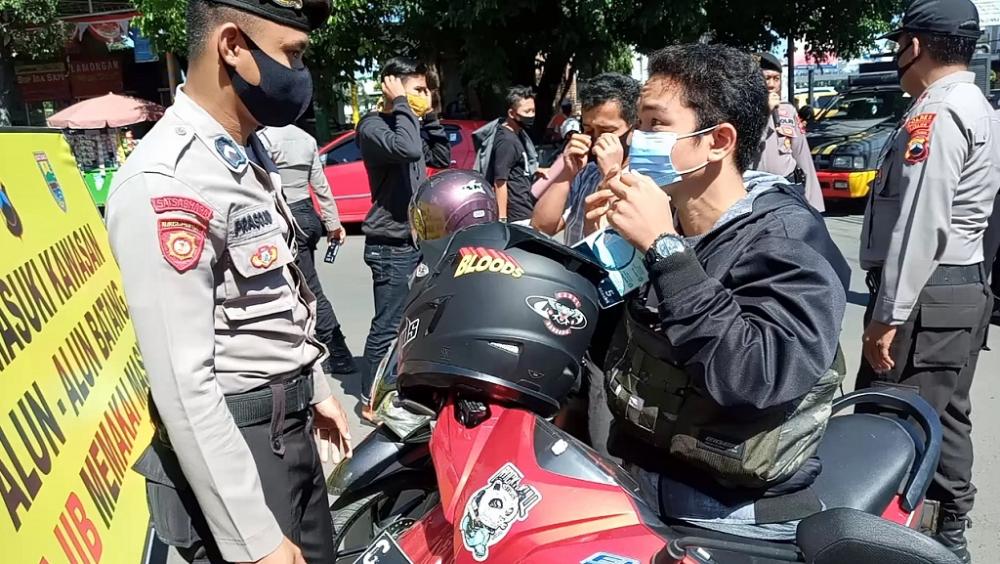 Tak Pakai Masker, Pengendara Diminta Putar Balik