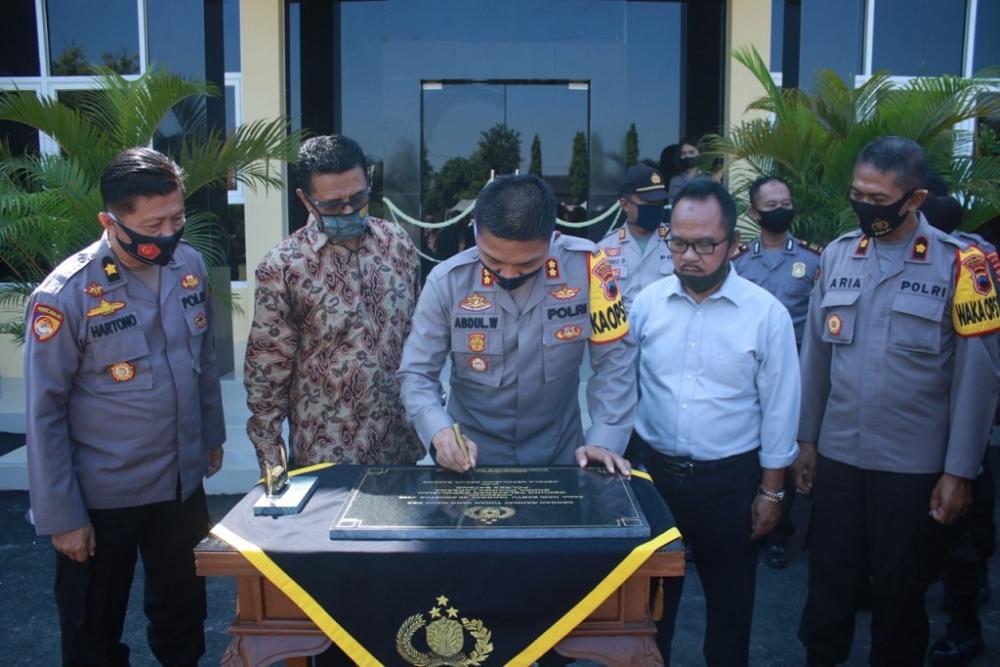 Gedung Pelayanan Kepolisian Polres Batang Padukan Berbagai Pelayanan