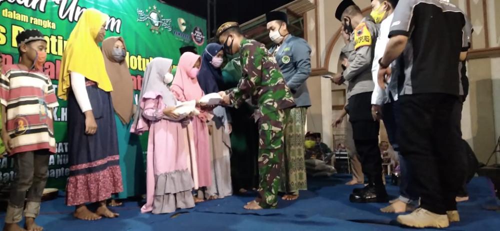 Kodim Batang Berbagi Rezeki kepada Anak Yatim