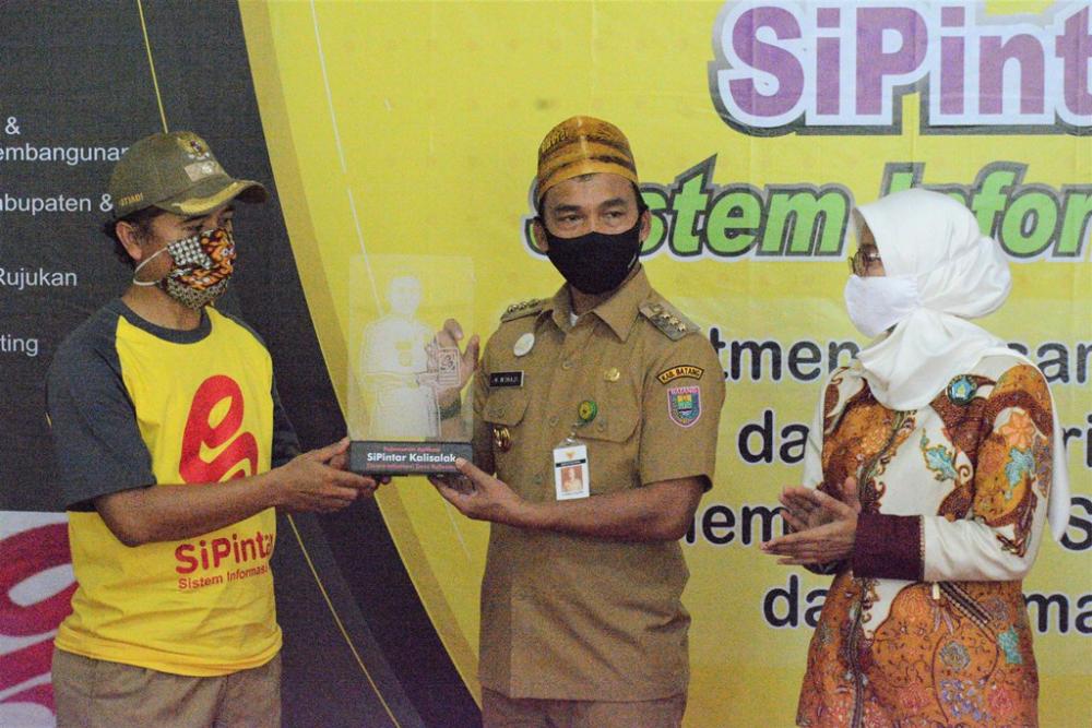 Bupati Batang, Luncurkan Aplikasi Sistem Informasi Si Pintar Desa Kalisalak Batang