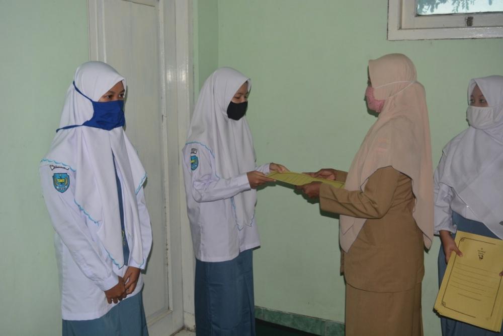 MAN Batang Berikan Santunan Bagi Anak Yatim Piatu