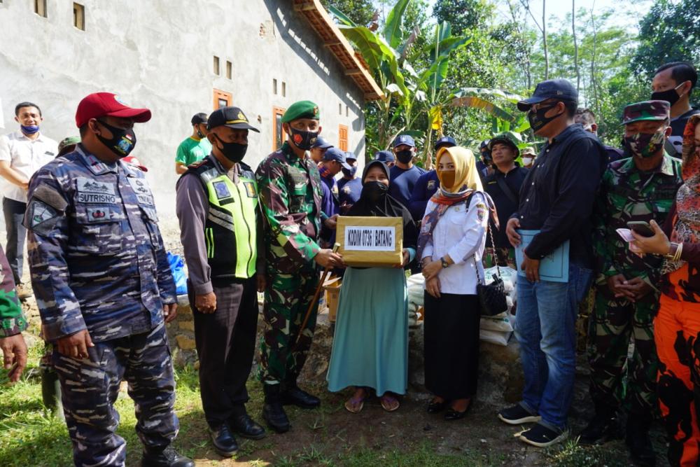 Karya Bhakti Bedah Rumah di Desa Ujung Negoro Batang