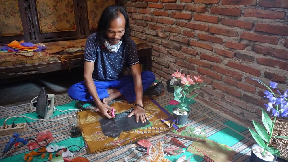 GUNTING KANTONG PLASTIK