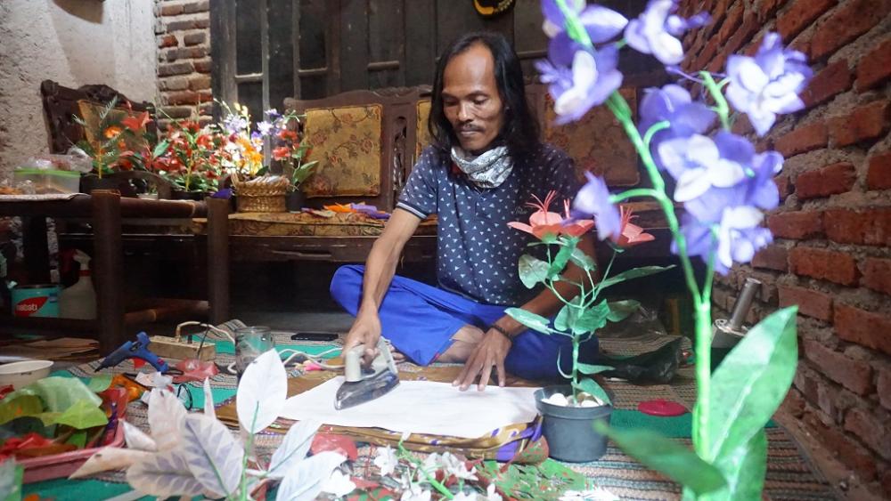 PRES KANTONG PLASTIK DENGAN SETRIKA