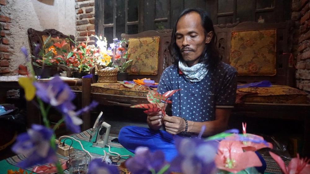 RANGKAI DAUN DAN BUNGA