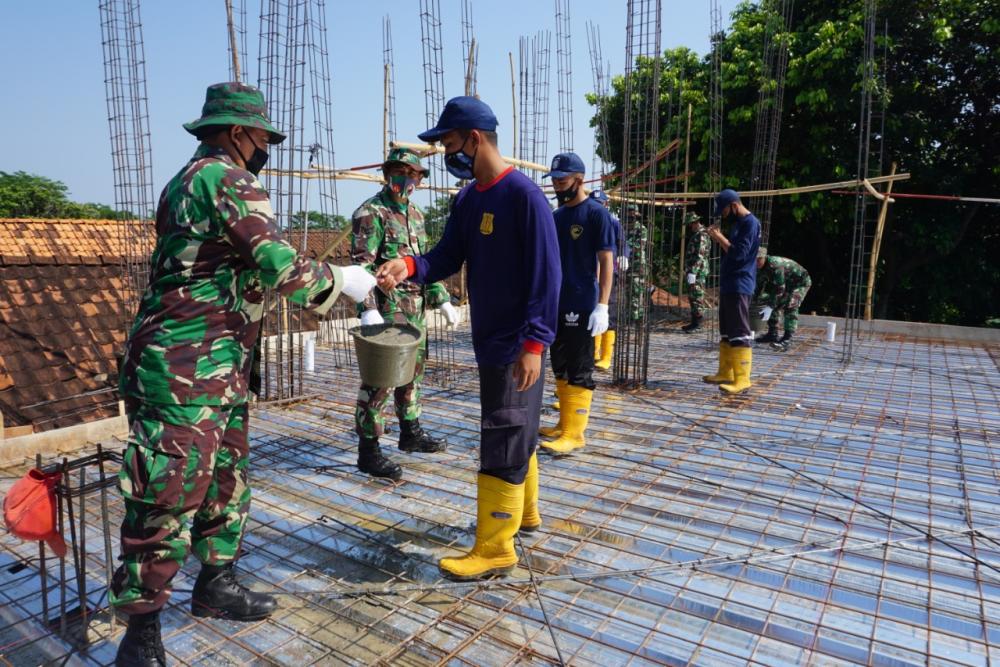 TNI - Polri Bersama PT Nawakara Gotong Royong Bangun TPQ