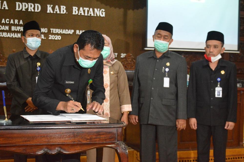 DPRD bersama Bupati Batang Setujui Raperda Perubahan APBD Anggaran Tahun 2020