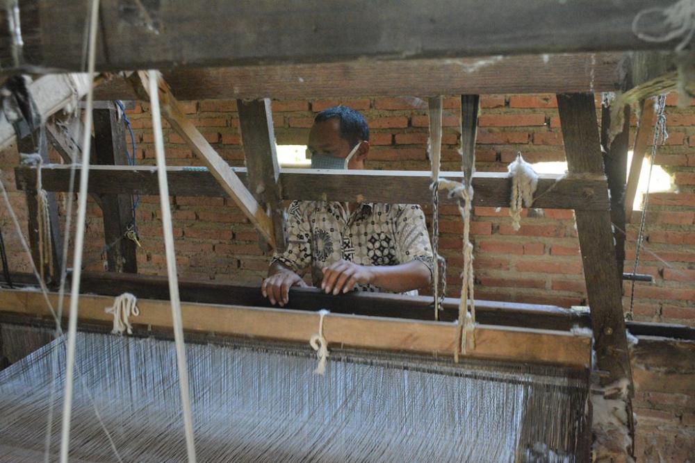 Pengrajin Tenun Desa Cepagan Berhasil Bertahan di Masa Pandemi Covid-19