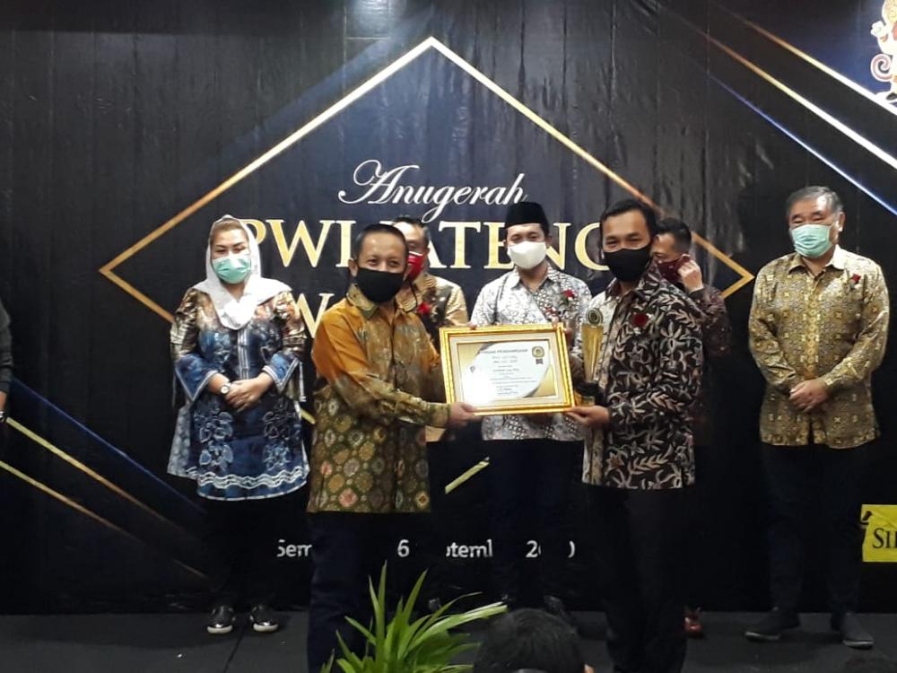 Bupati Batang Raih Penghargaan Bidang Birokrasi Pemerintahan dan Pelayanan Publik