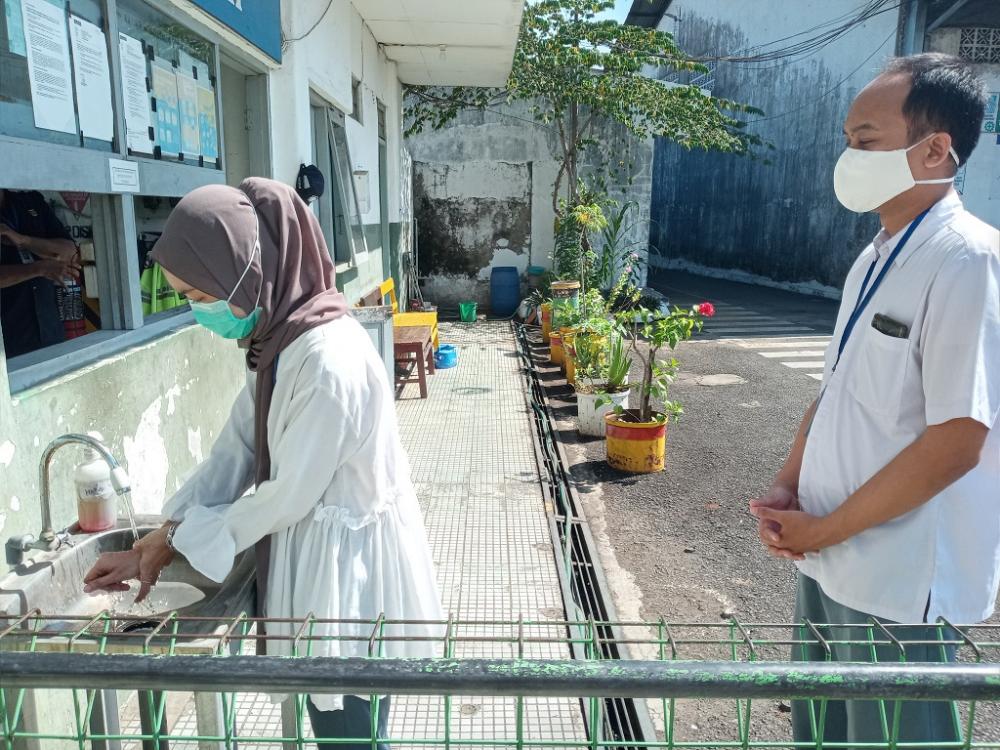 CUCI TANGAN SETIAP SAAT