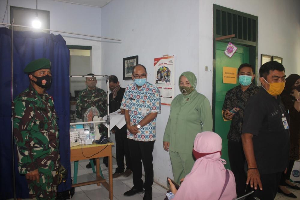 Kodim 0736/Batang Bersinergi dengan BKKBN Beri Pelayanan KB Gratis