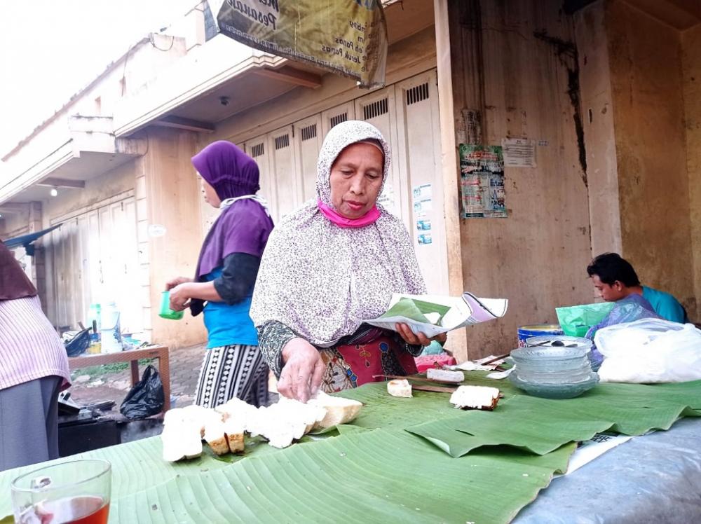 KEMAS BANDOS dengan DAUN PISANG