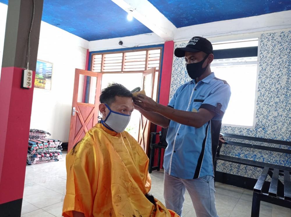 PANGKAS RAMBUT SALON RUTAN BATANG