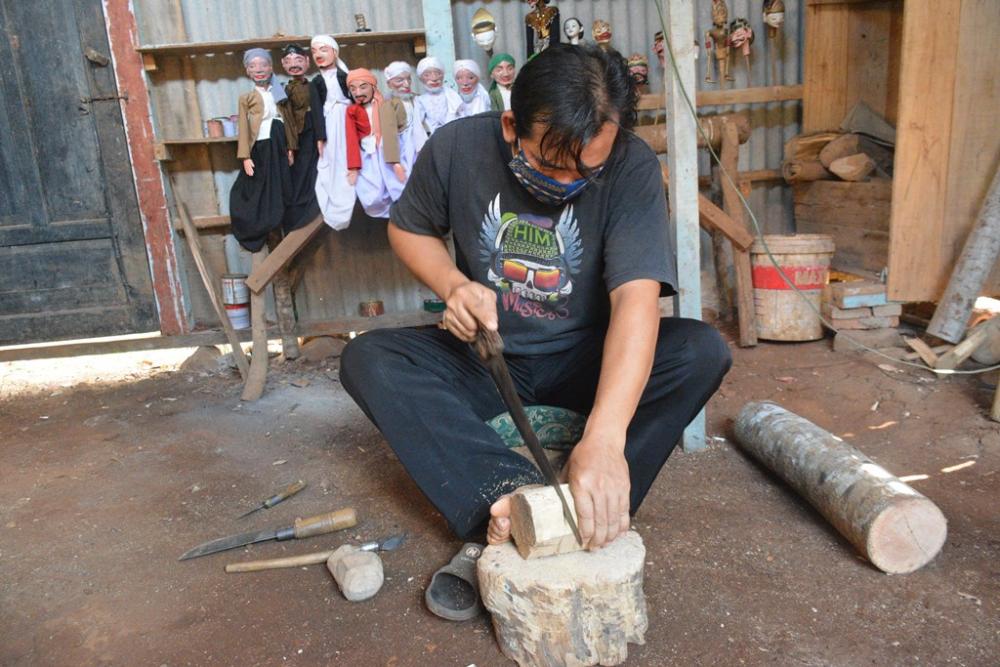 KAYU SENGON BAHAN WAYANG GOLEK