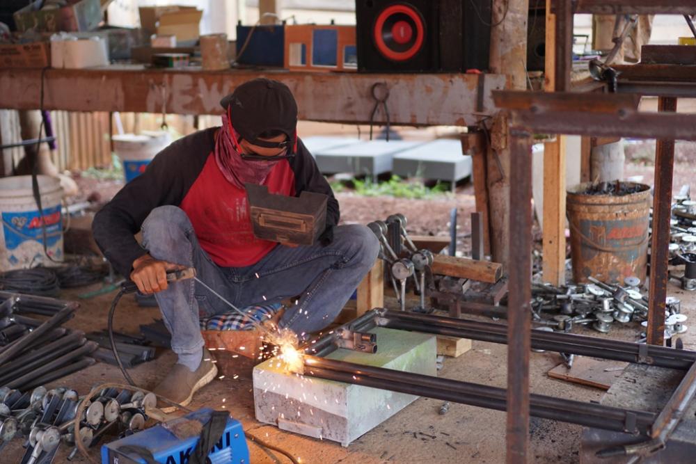 LAS RANGKA KERETA BONEKA ROBOT