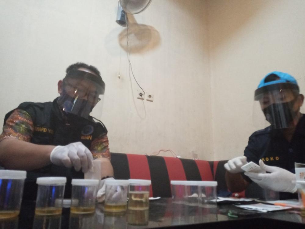 PERIKSA URINE PENGUNJUNG