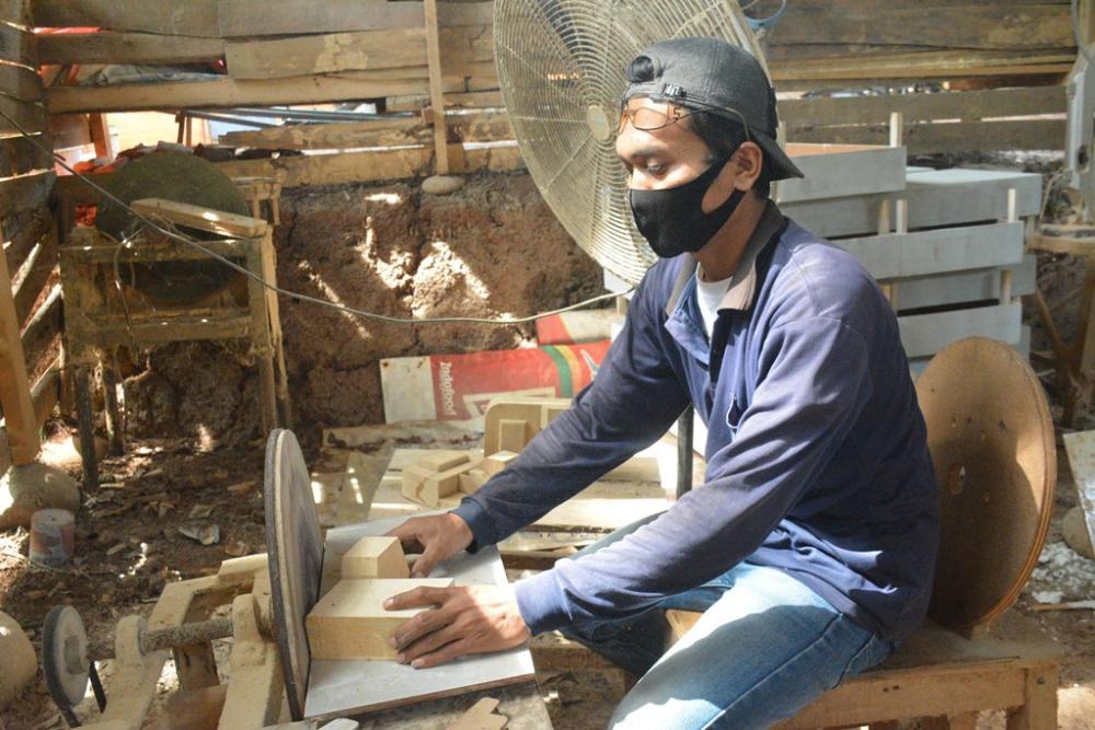 HALUSKAN BADAN MINIATUR EXCAVATOR