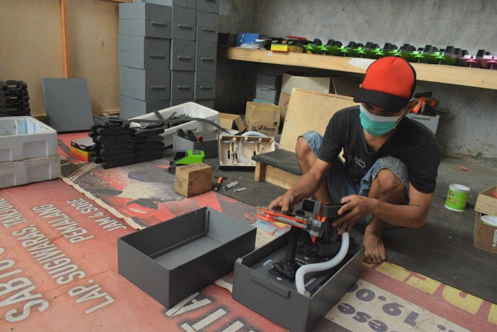 KEMAS MAINAN MINIATUR EXCAVATOR