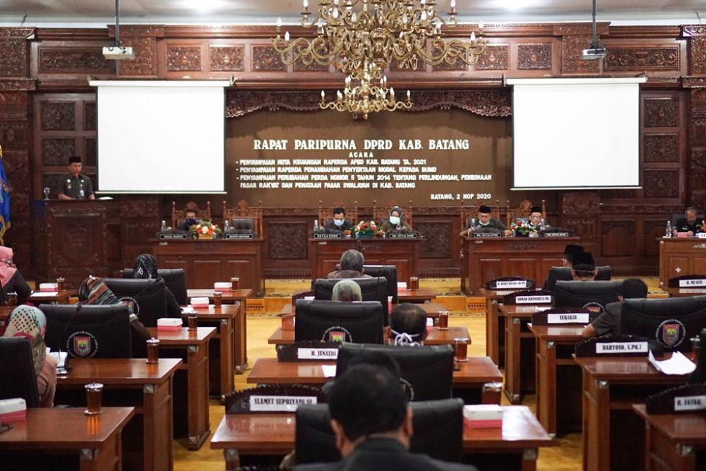 Bupati Batang Sampaikan 3 Raperda Kepada DPRD Batang
