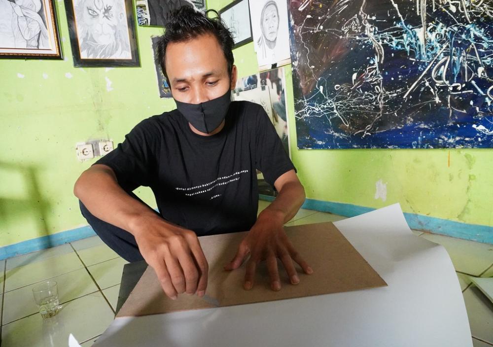 POTONG SESUAI BINGKAI FOTO