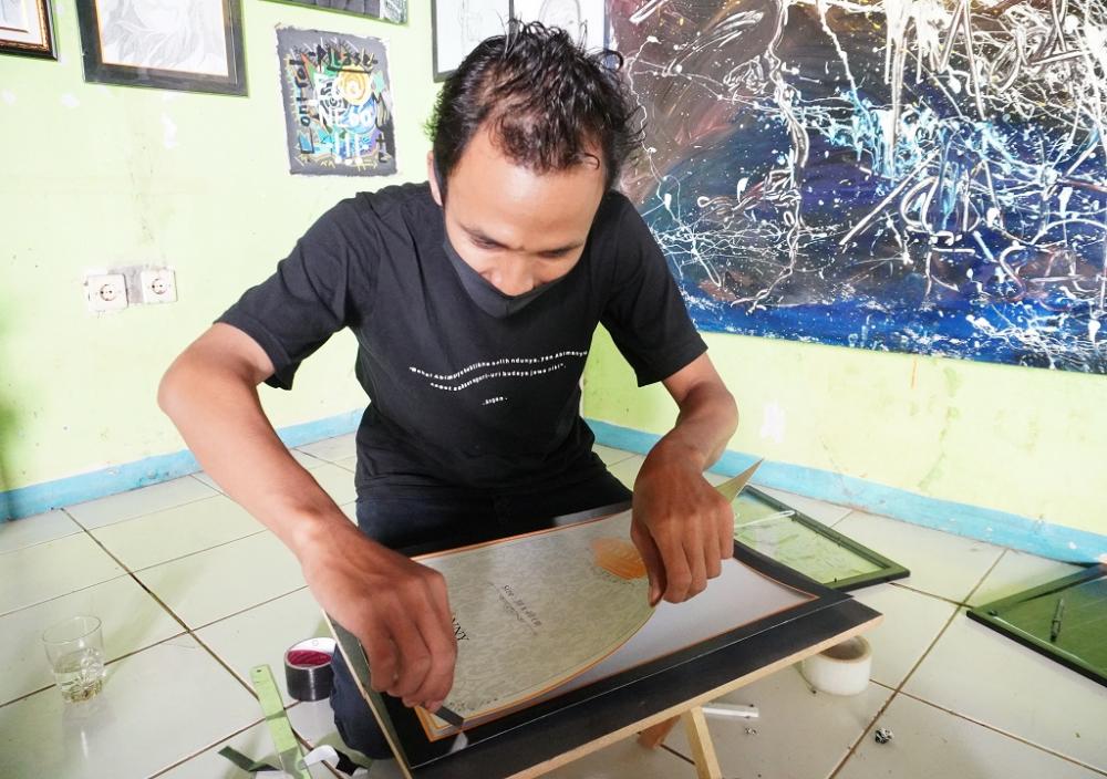 POTONG KERTAS BINGKAI FOTO