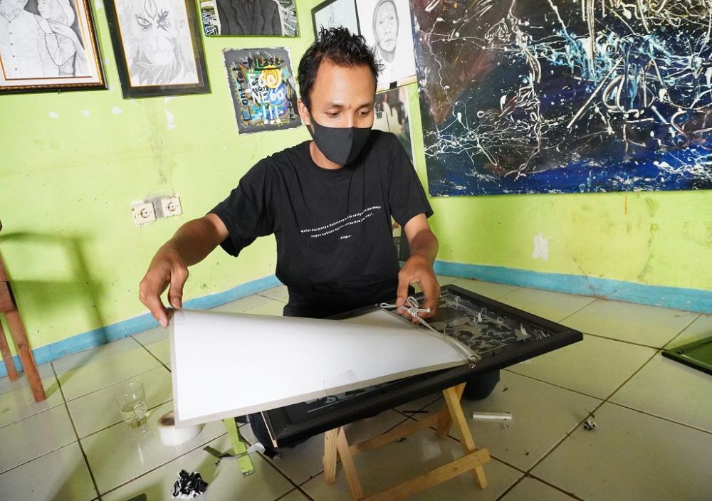 PASANG BANCKGROUND BINGKAI FOTO