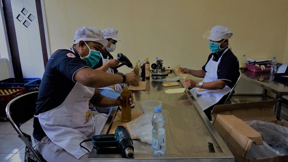 PROSES PENGEMASAN MADU