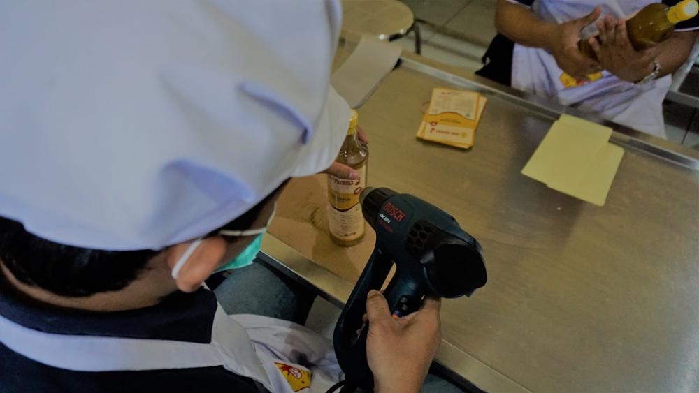 LAPISI DENGAN PLASTIK